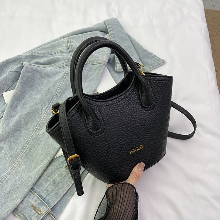 High-end and stylish small bag for women 2024 new popular and versatile crossbody bag, fashionable and super popular portable bucket bag