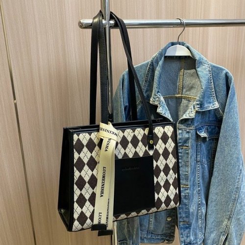 Internet celebrity niche texture commuter armpit bag women's autumn and winter simple tote bag large capacity fashion shoulder bag