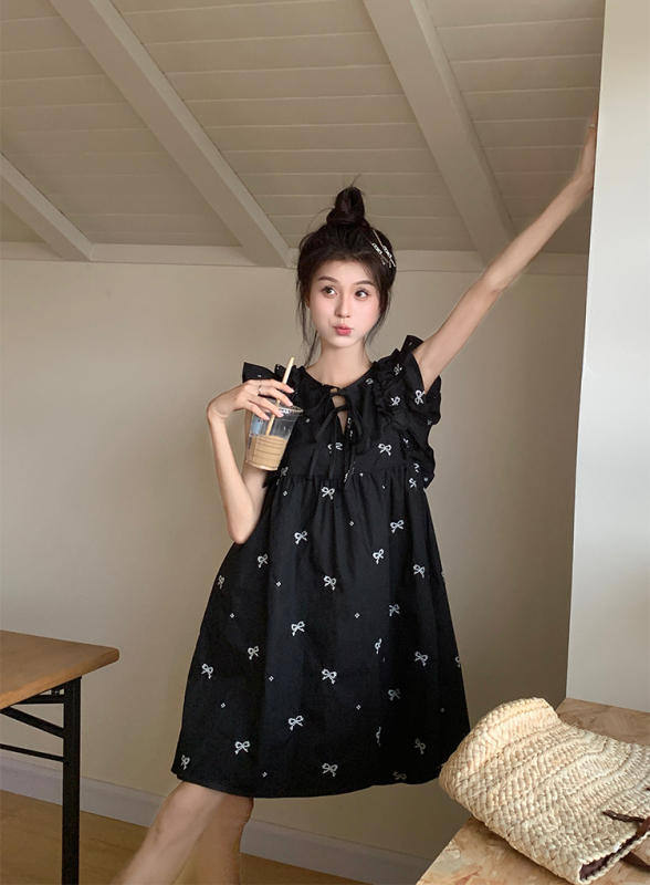 Real shot French retro flying sleeve embroidered Hepburn style babydoll dress