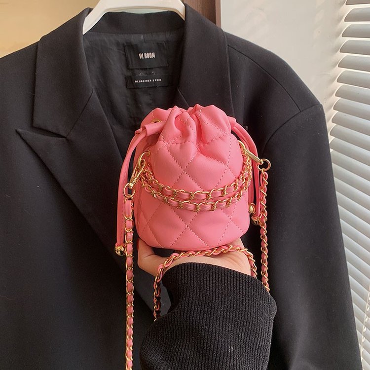 Embroidery rhombus fragrant style portable bucket bag mini high-end niche design lipstick diagonal shoulder chain bag trendy