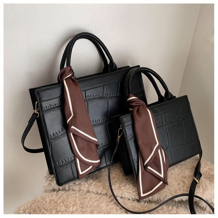 Textured large-capacity bag women's autumn and winter new trendy fashion crossbody Internet celebrity versatile portable tote bag