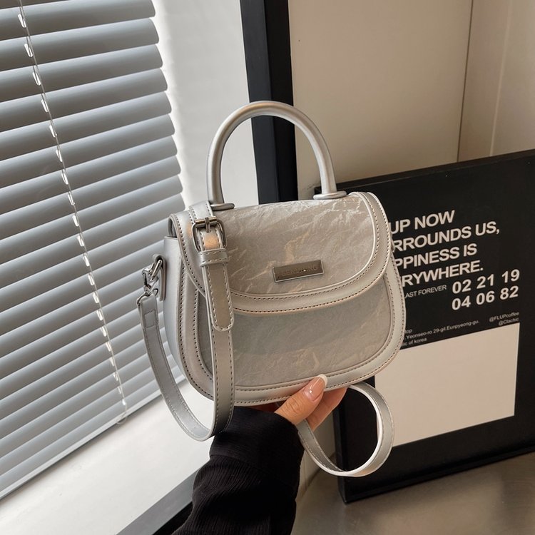 High-end and stylish small bag for women 2024 new summer versatile crossbody bag fashion super hot portable saddle bag