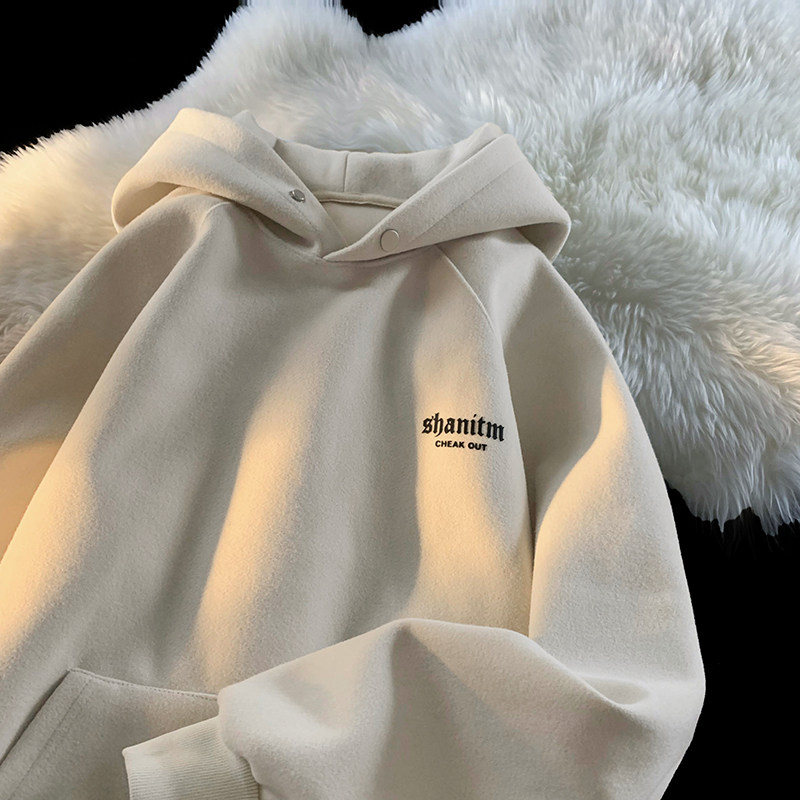 Casual hooded sweatshirt with front and back printing in heavy woolen material