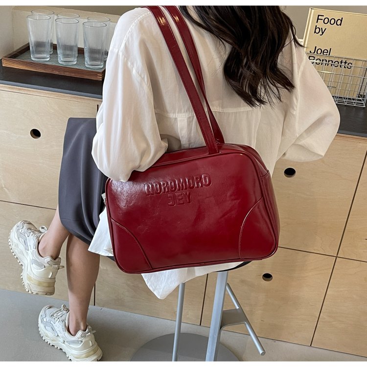 Fashionable Commuting Large Capacity Bag Women's 2024 New Single Shoulder Underarm Bag Retro Style Casual All-match Travel Bag