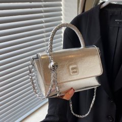 Silver bag women's niche design 2024 new fashion chain crossbody bag high-end women's handheld small square bag