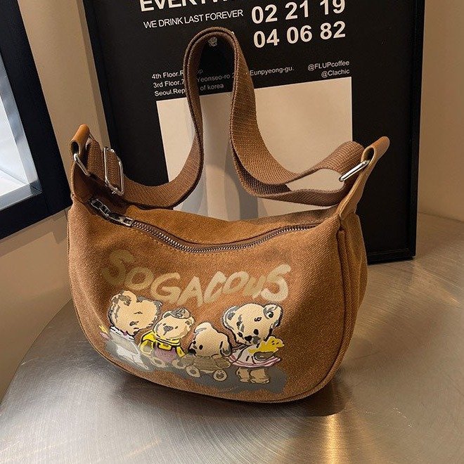 New autumn and winter niche crossbody bag for girls trendy cartoon bear saddle bag large capacity fashionable canvas dumpling bag