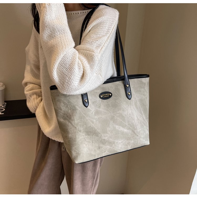 This year's popular new large bags in autumn and winter are niche and versatile for class commuting shoulder bags large capacity tote bags hw