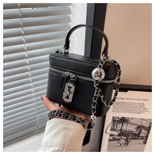 Women's bag 2024 spring and summer new Korean style fashionable shoulder crossbody small square bag personalized lock texture handbag