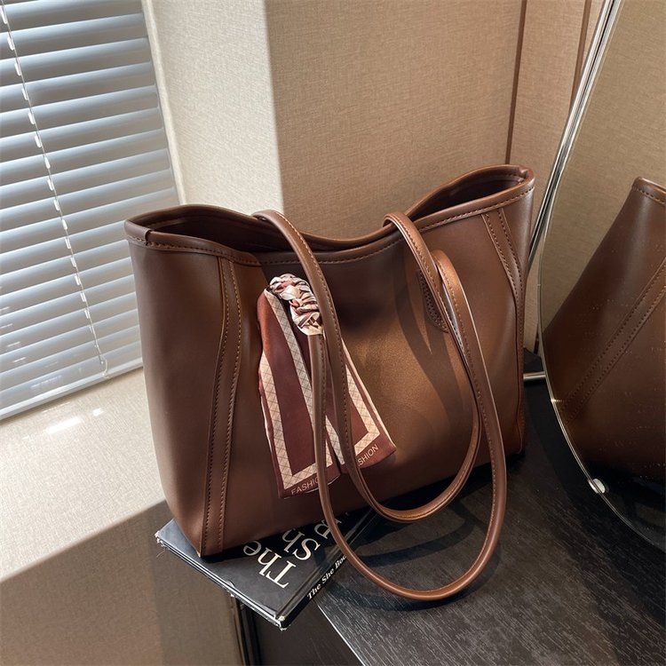 High-end women's large-capacity bag women's new fashion commuter hot style shoulder tote bag hand-held shoulder bag