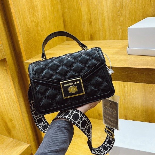 Internet celebrity wide shoulder strap bag women's new autumn and winter fashion rhombus women's bag embroidery thread single shoulder crossbody small square bag