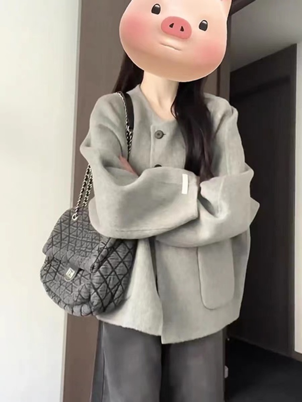Hepburn style gray woolen coat for women loose and thickened top for small people