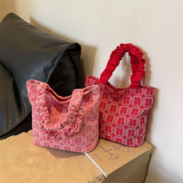 New Chinese style national style bridesmaid wedding souvenirs wedding bag with 囍 character in small red booklet wedding bag with happy candy and hi character wedding bag full moon wedding bag