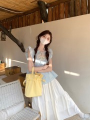 Real shot and real price~Sweet buttoned embroidered top with flying sleeves