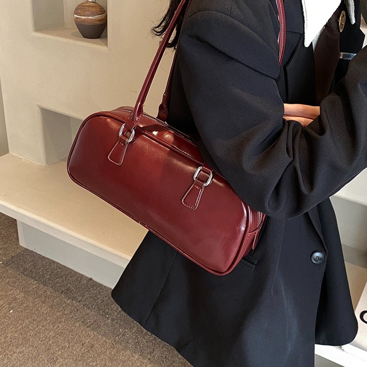 High-end textured French niche bag for women 2024 new trendy and popular versatile one-shoulder armpit bag Western style baguette bag