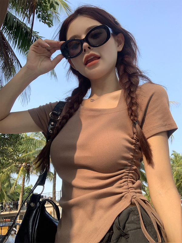 Real shot of Xiahan chic irregular hem and carefully pleated slim fit T-shirt top