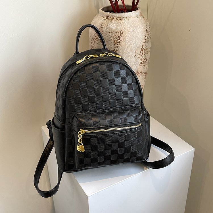 Casual, versatile, high-looking, super popular girls backpack for commuting 2024 new bags, fashionable large-capacity backpacks