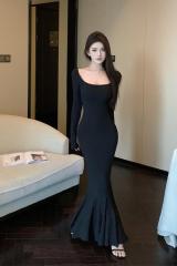 Knitted square neck slim fit and hip-hugging lotus fishtail long-sleeved dress