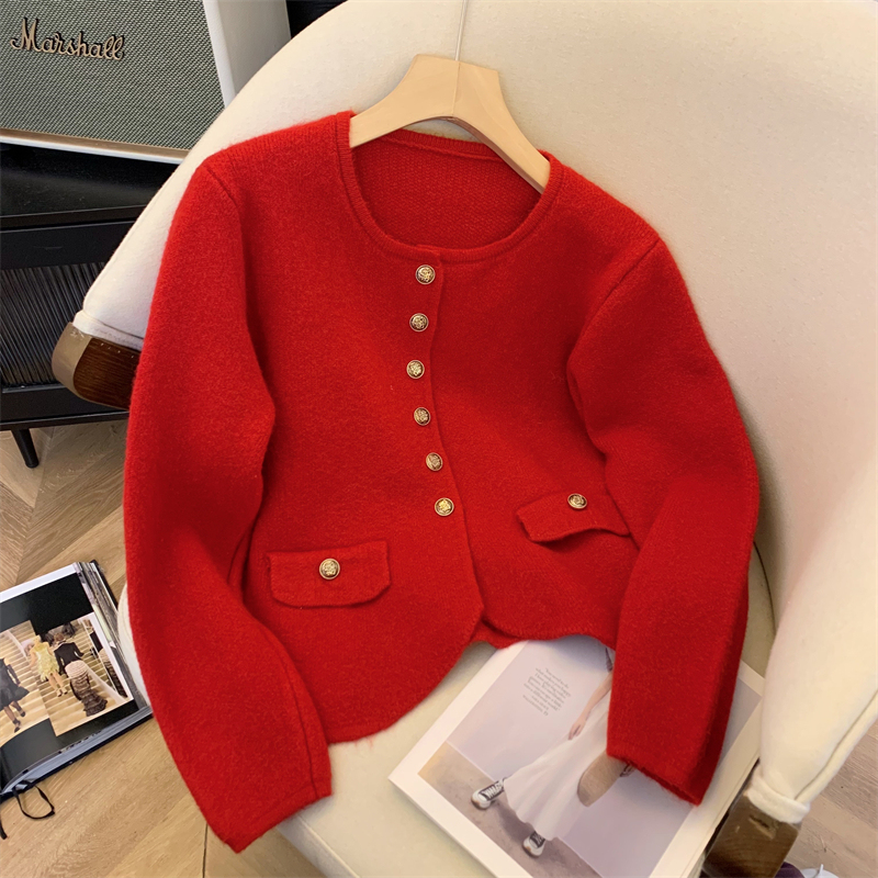 Niche design, light and mature, French style, small fragrance, bottoming wool top for women, autumn and winter, western style to reduce age.
