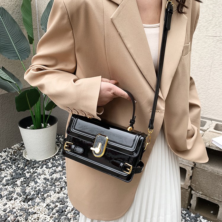 Spring retro high-end bag for women 2024 new simple casual small square bag fashionable niche versatile shoulder bag