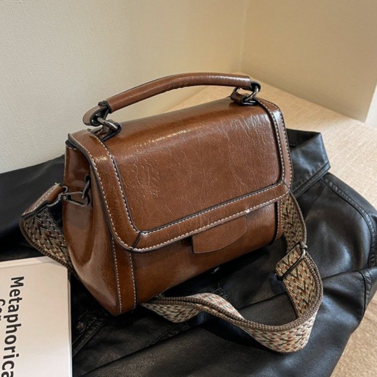 2024 New Textured Bags Women’s Bags Crossbody Bags Retro Commuting Trendy Fashion Handbags Niche Design Shoulder Bags
