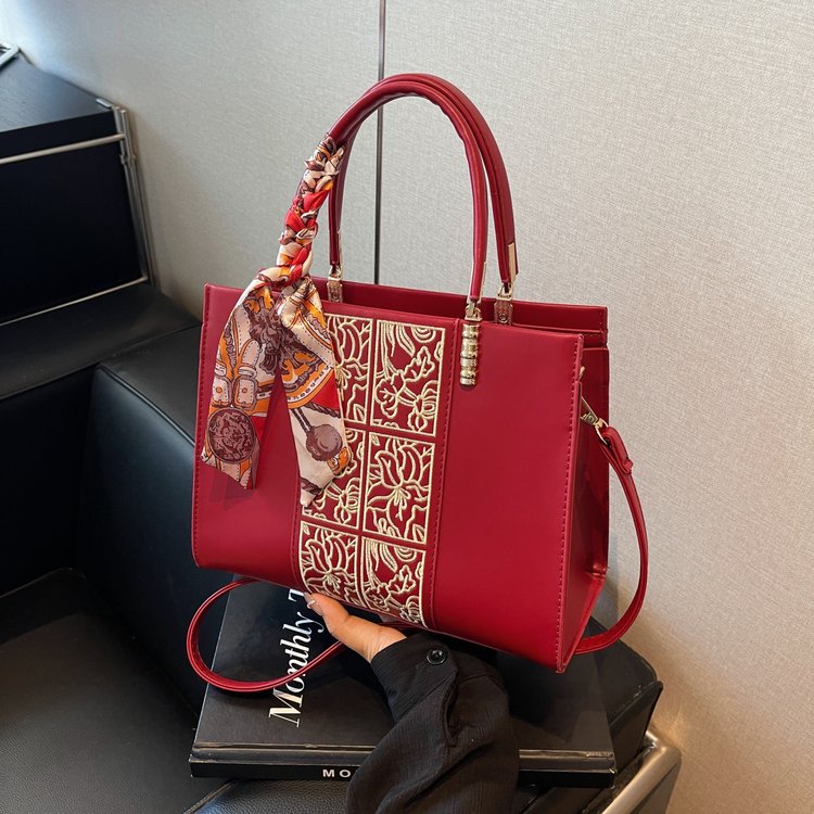 Wedding bag red national style embroidered bag for women 2024 new fashion versatile one-shoulder crossbody bag bridal handbag