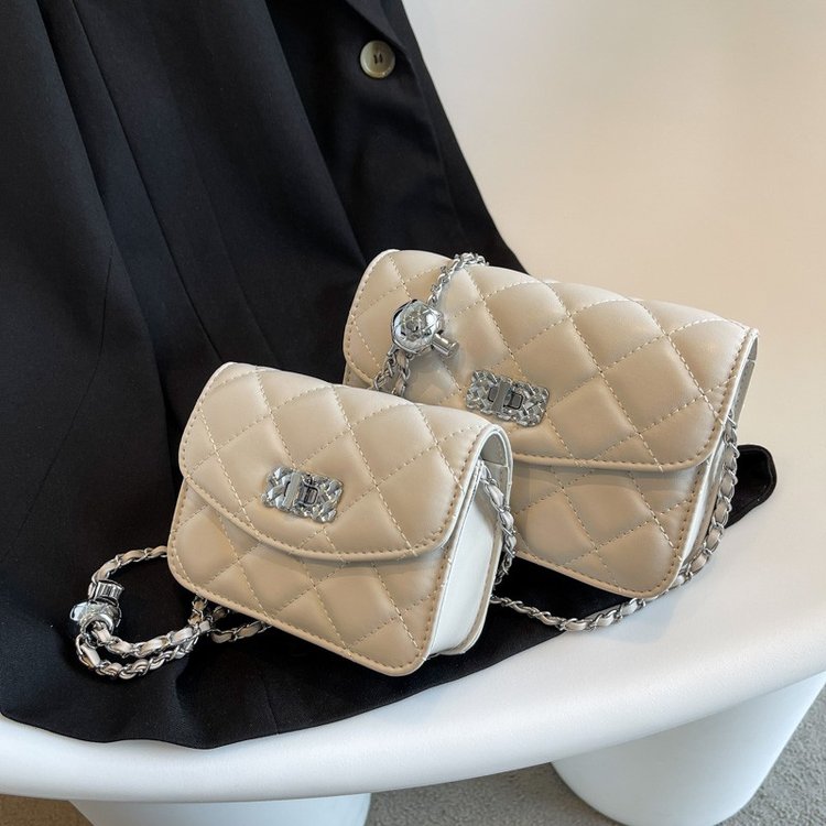 Diamond solid color this year's popular hand texture 2024 summer new style simple fashion chain crossbody single shoulder small square bag