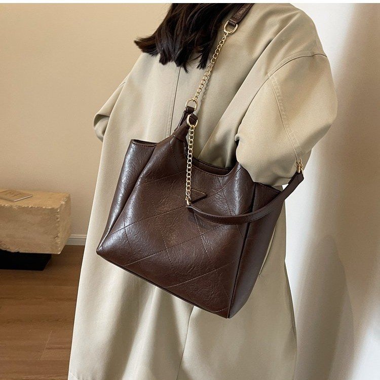 High-end chain armpit single shoulder large bag for women 2024 new retro large capacity tote bag work commuter bag