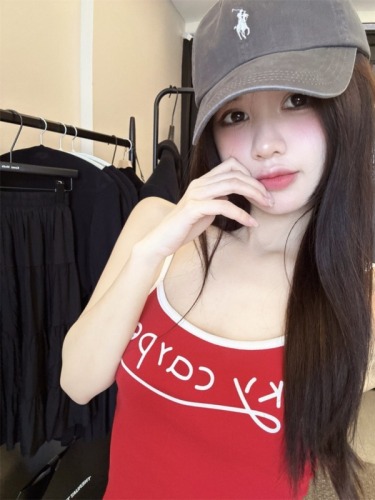 Real shot of American hot girl letter printed camisole women's outer wear with breast pads and beautiful back, slim and slim short top