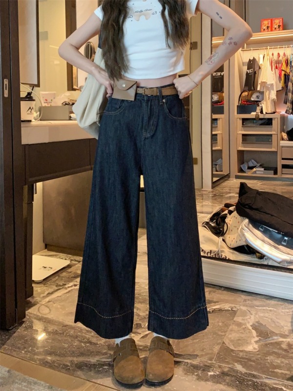 Real shot of plus size women's retro blue wide-leg jeans, simple casual loose straight leg nine-point pants with waist bag