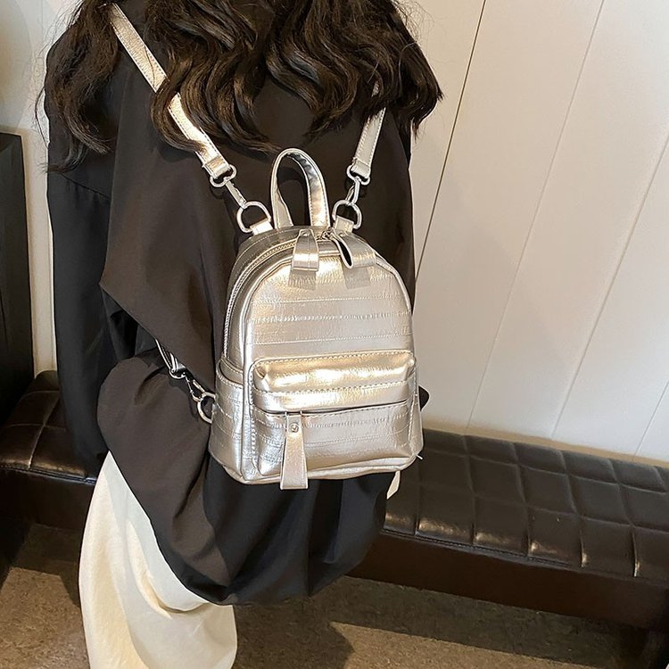 High-end silver women's backpack 2024 new style versatile backpack student travel mini school bag