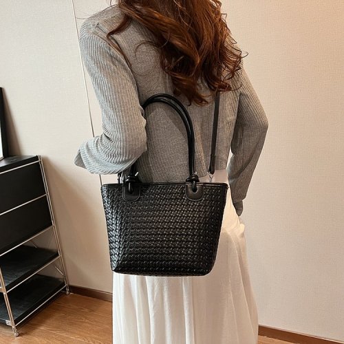 Designed western style small bag women's 2024 new popular versatile crossbody bag fashion super hot portable bucket bag