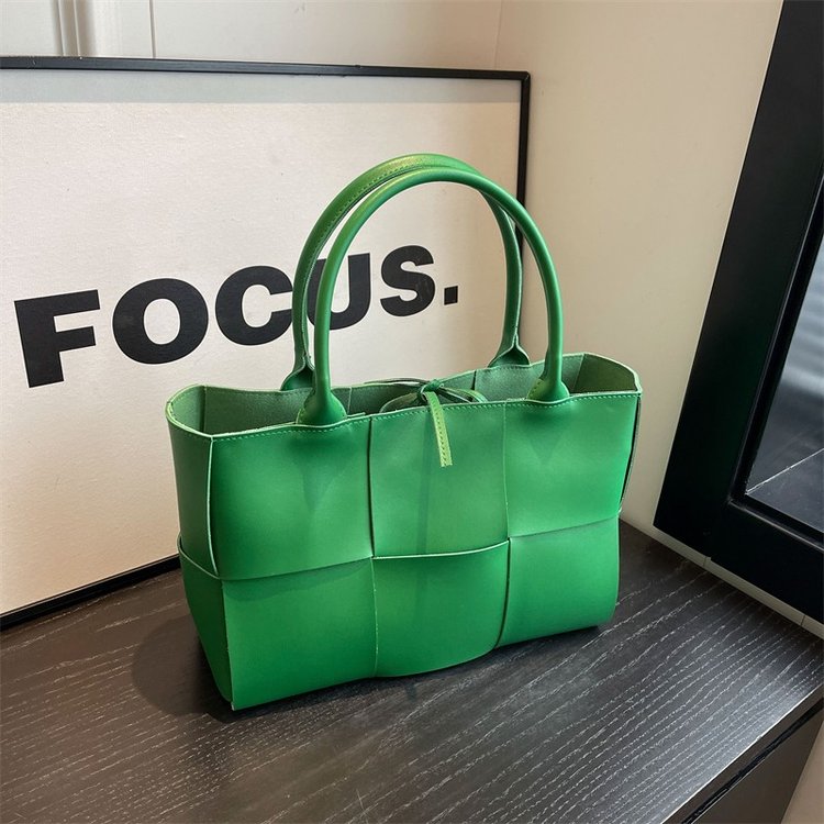 High-end tote extra large bag for women 2024 new summer trendy versatile braided large-capacity underarm fashion shoulder bag