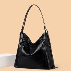 Large-capacity pleated commuter tote bag for women 2024 new chain backpack niche design single shoulder miter bag