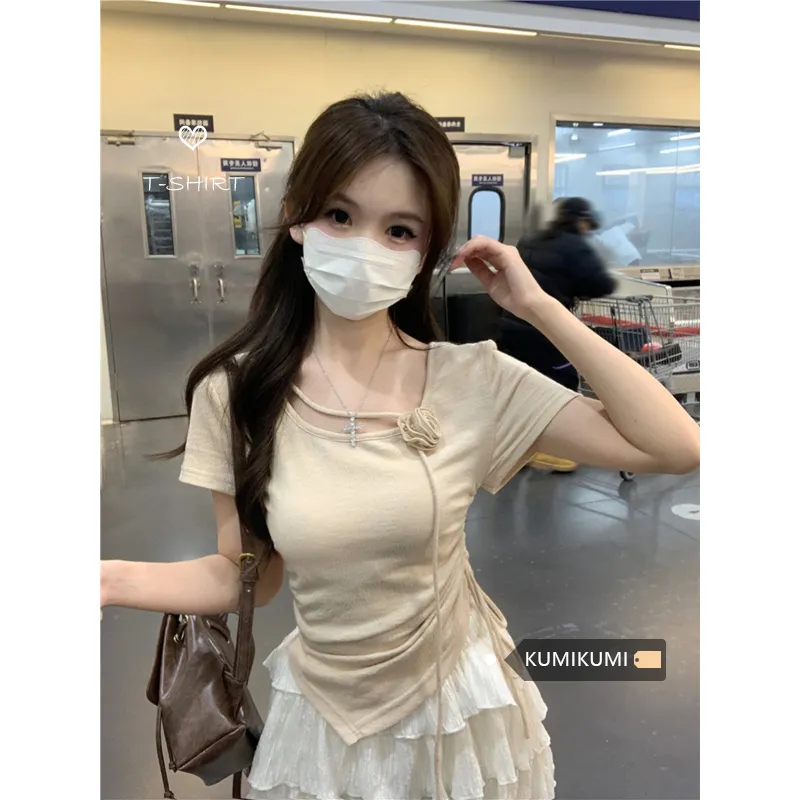 Designed three-dimensional flower short-sleeved T-shirt women's summer irregular pleated slim short top