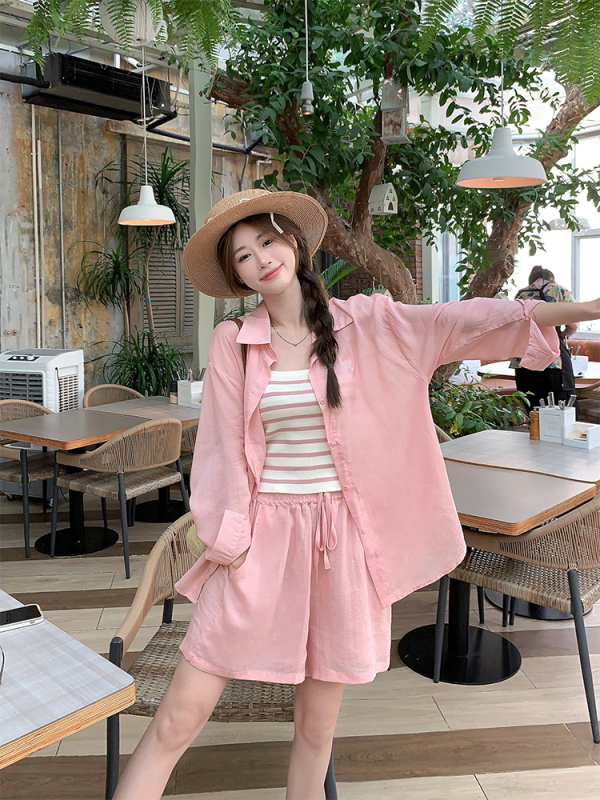 Actual shot of Korean chic Xia wearing a three-piece fashionable sun protection suit