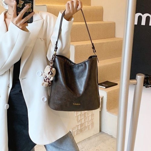 Cross-border retro fashion bucket bag for women 2024 winter new simple casual shoulder bag Korean style crossbody high-end