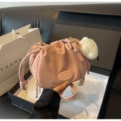 Niche bag women's 2024 new spring and summer high-end popular shoulder bag Maillard commuter crossbody bucket bag