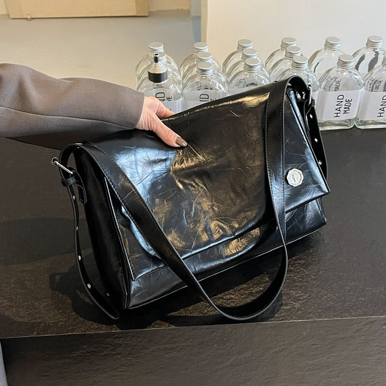 2024 new style bags for women, Korean version, high-end texture, armpit bag, versatile commuting bag, large capacity shoulder messenger bag