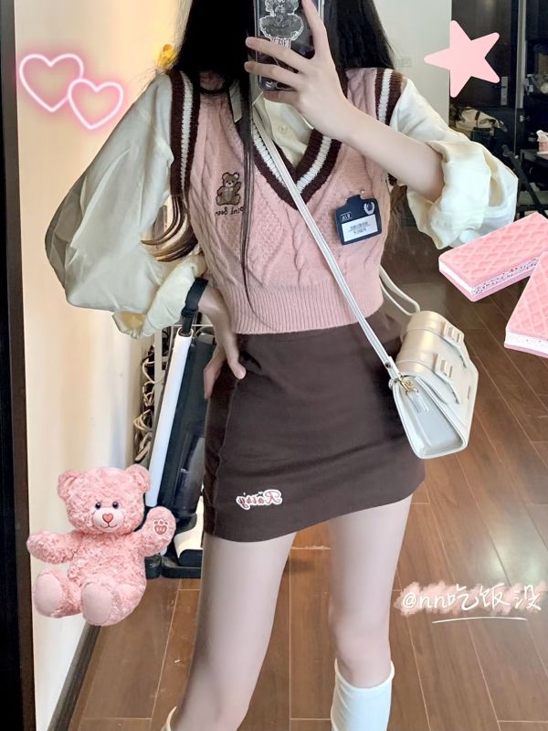 Chic knitted vest vest for women 2024 new style for small people to wear Japanese layered sweater vest