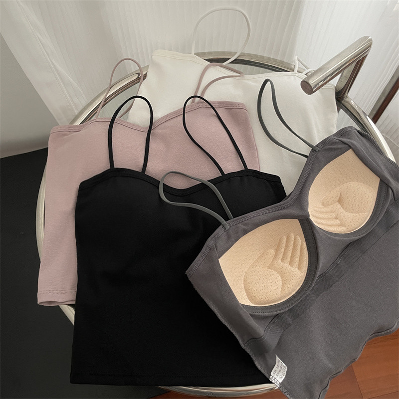 Real shot of a bra-wrapped tube top with a beautiful back, a unique red suspender, a hot girl's black vest, a short top for women