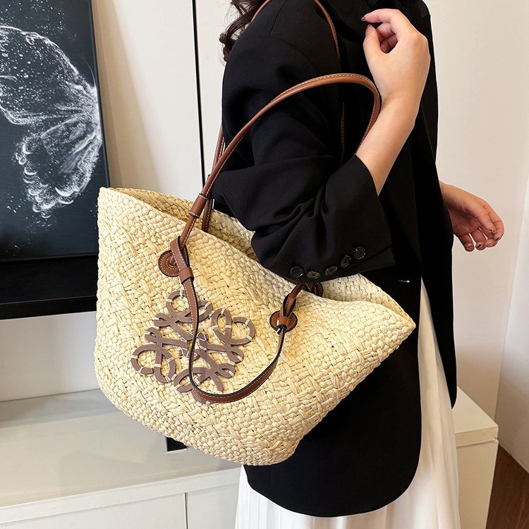 Cross-border foreign trade straw bag large capacity fashionable 2024 new hand-woven tote bag holiday style beach bag for women