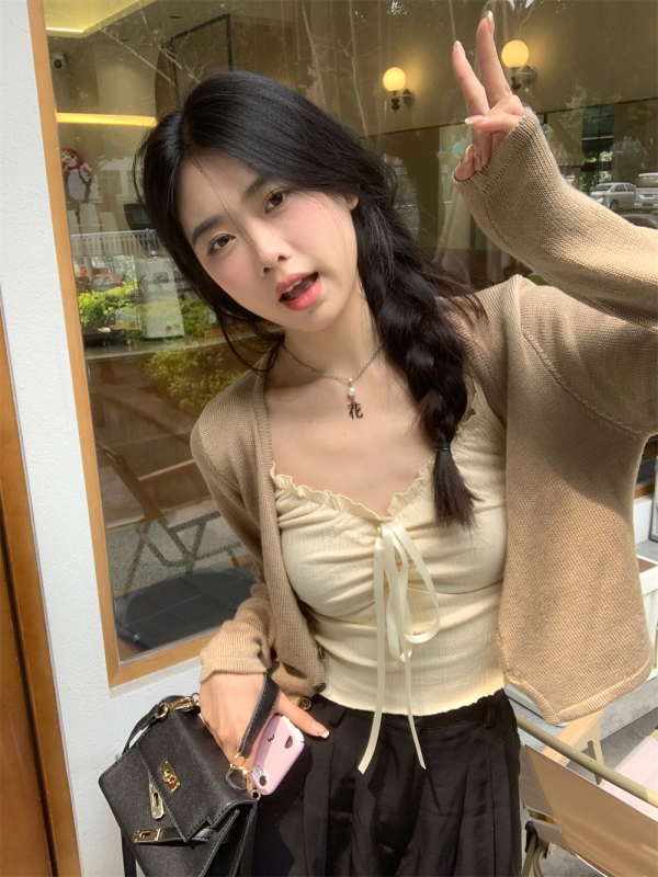 Real shot of pure lust bow-tie breast-style small suspender sweater V-neck short soft and waxy gentle style knitted cardigan suit