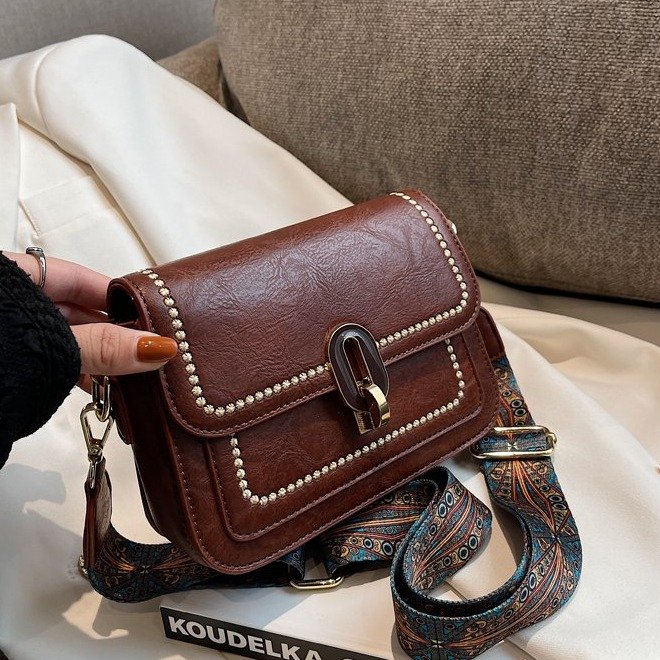 Popular bags niche matching women's bags 2024 new trendy style texture fashion personality crossbody bag small square bag