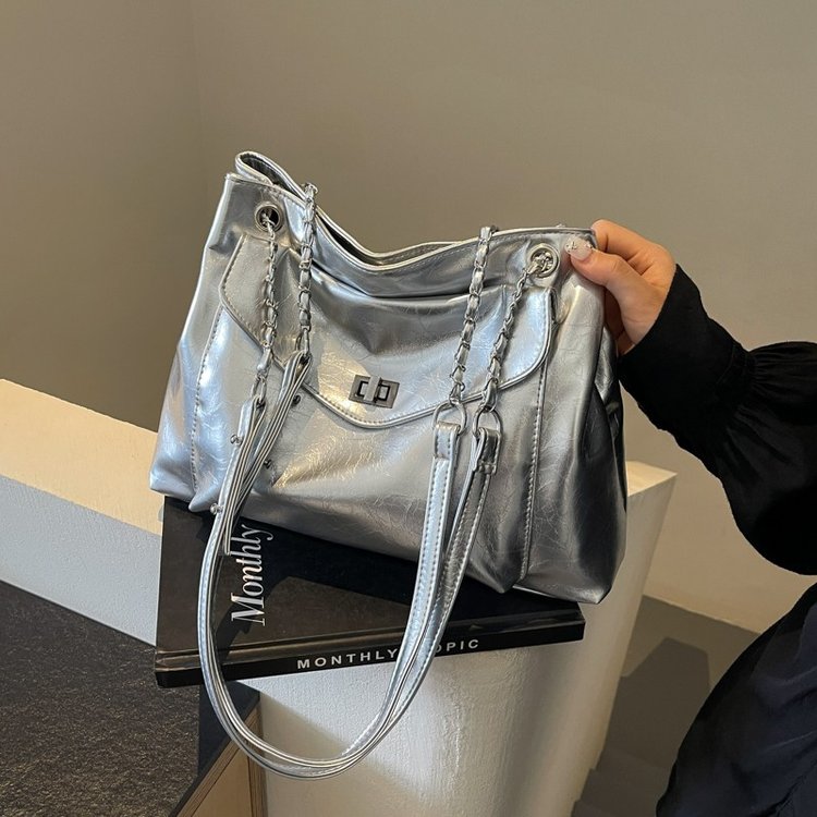 Large-capacity bag for women in summer, versatile new shoulder bag, high-end texture, popular class commuting tote bag