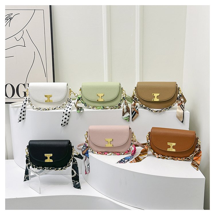 New magnetic buckle fashion shoulder bag office worker commuter bag large capacity women's bag high-end armpit bag wholesale