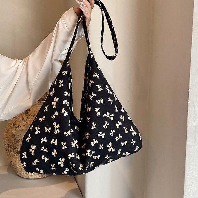 Niche Japanese and Korean ins modern small leopard print crossbody bag fashionable shoulder canvas bag female student versatile homemade cloth bag