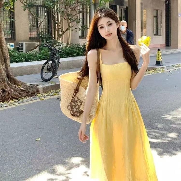 Yellow backless pleated suspender dress summer