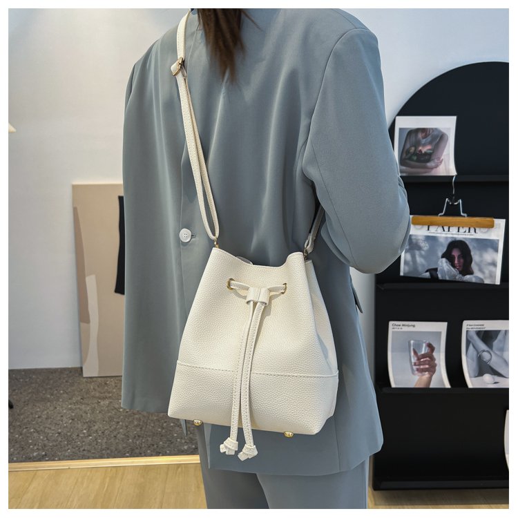 Foreign trade cross-border L stamped letter bucket bag popular handbag crossbody bag large capacity European and American retro style wholesale