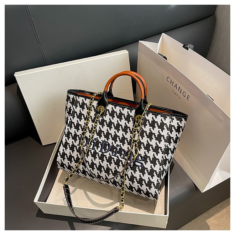 Bags for women 2024 autumn and winter new fashion large-capacity shoulder bag commuting versatile classic high-end tote bag