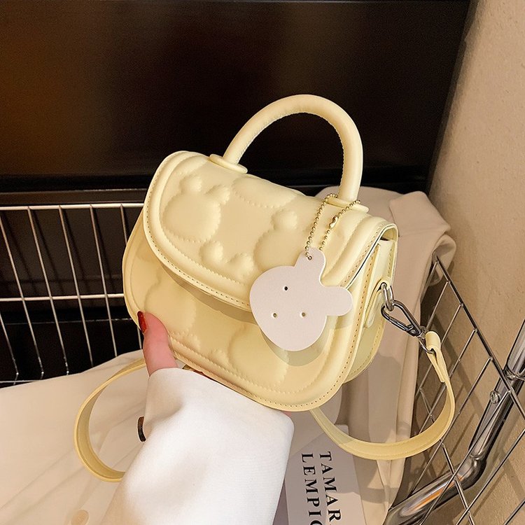 UR hand-held biscuit bag women's summer 2024 new high-end texture single shoulder crossbody bag niche simple saddle bag